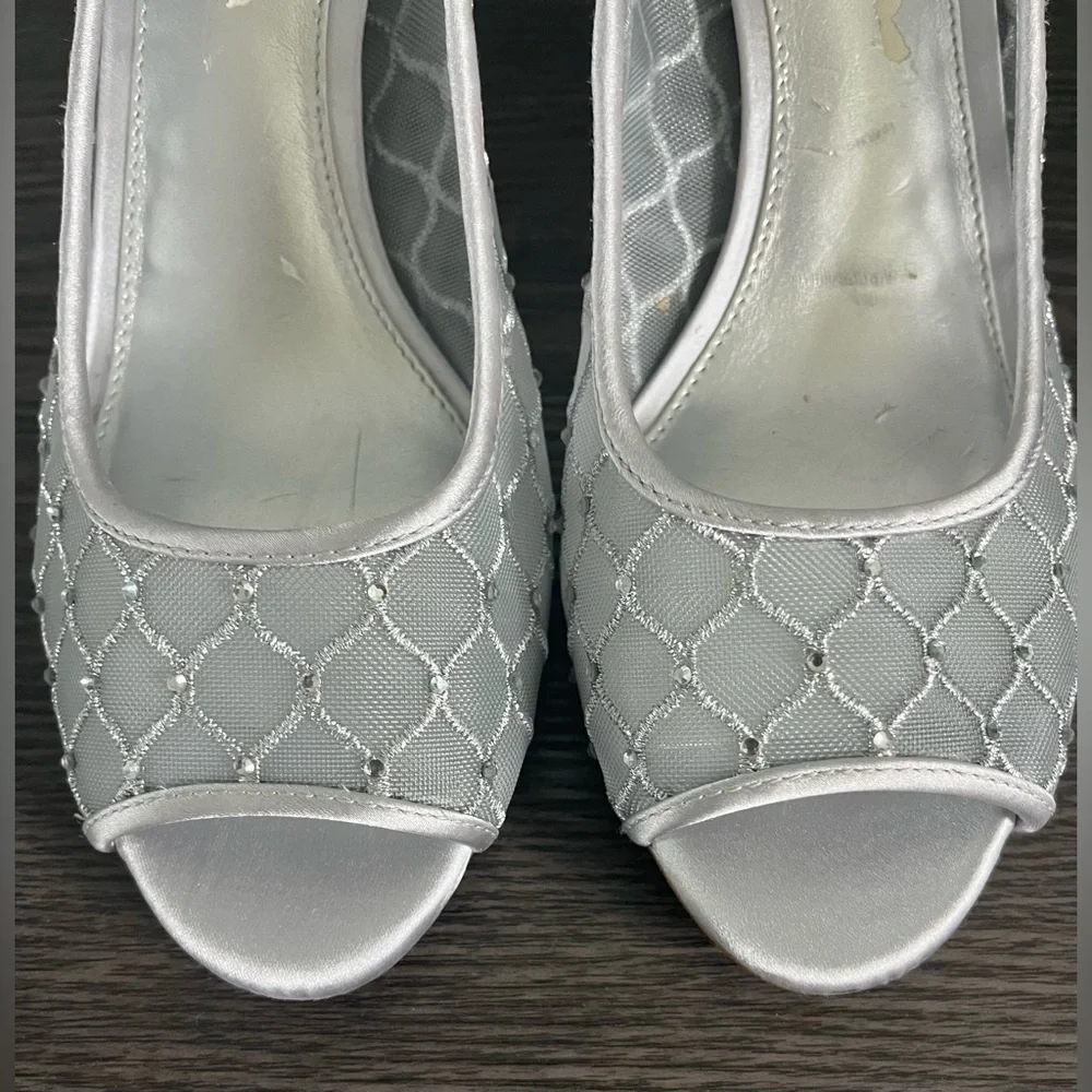 Alex Marie Embellished Silver Mesh Peep-Toe Pumps,‎ Size 8.5M - Picture 5 of 10